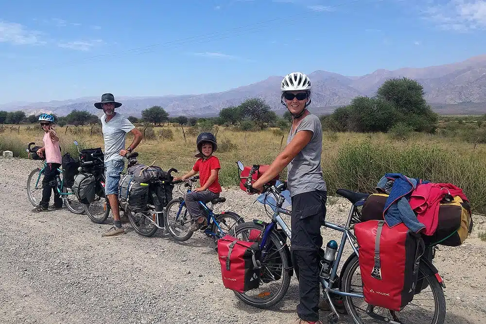 Comment préparer un voyage en vélo électrique en toute sérénité